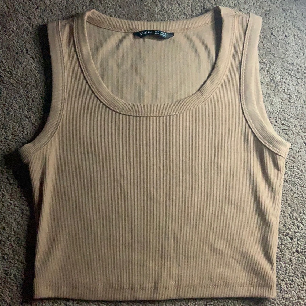 I am swelling a shein scoop neck crop top